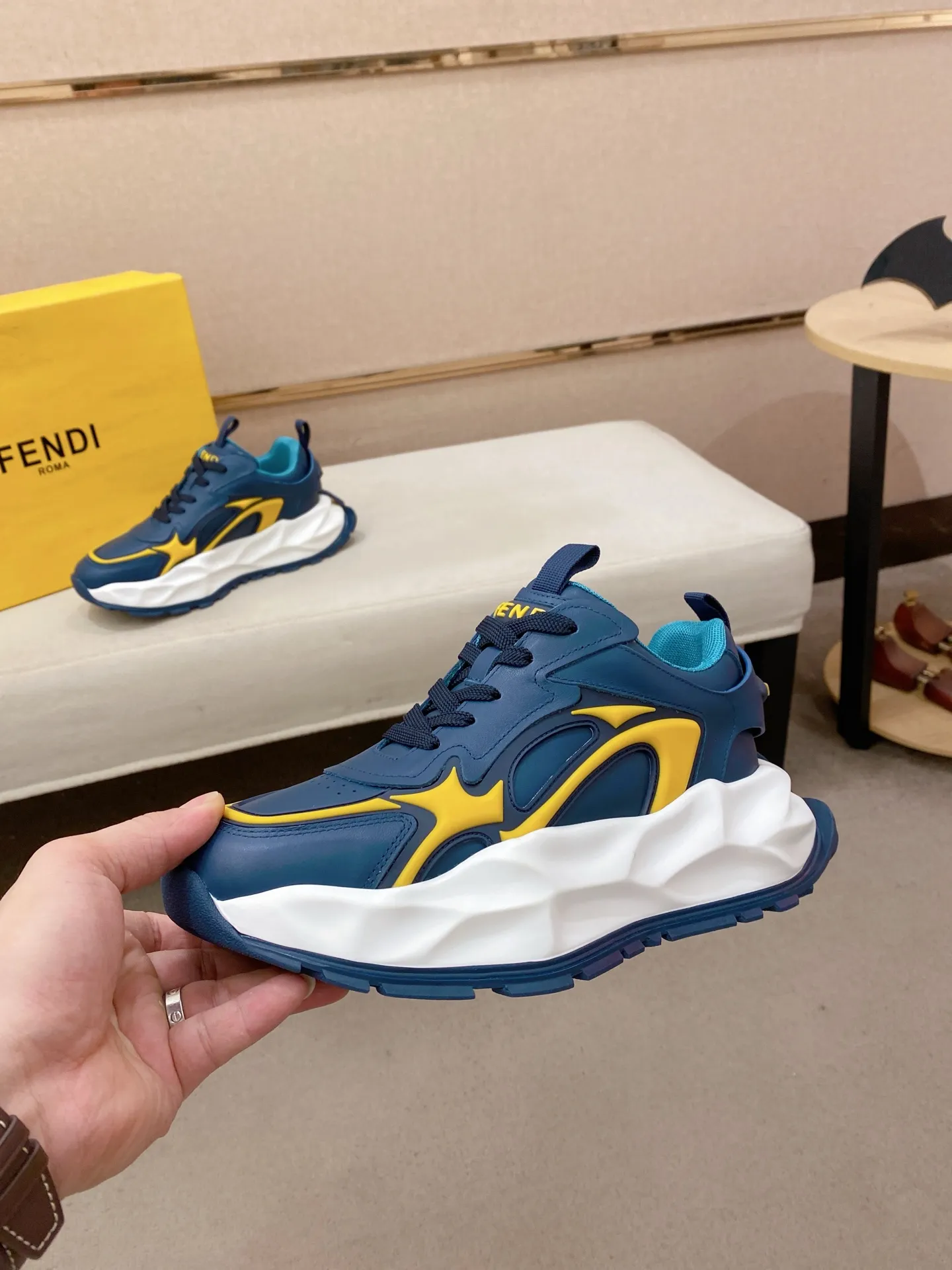Factory price 580💰 FENDI new model (Fendi) official website 1:1 copy 👊🏻Upper 🇮🇹Imported cowhide🇩🇪Inside imported breathable mesh lining. The original outsole is molded to reflect the identity of every man, and the upper foot is elegant and stable🚶🏻🚶🏻The high-end custom counter original replica📯The shoe last remains unchanged regardless of wind and rain, and can withstand the verification of time🔍️,🔵 Size: 39-45. Can be customized 38-46 non-refundable and non-exchangeable!